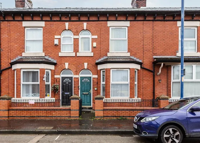 Clayton House - Spacious Home Near Etihad Stadium Manchester