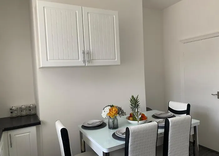 Cosy Cheerful 2 Bedrooms Near Piccadilly, Etihad Stadium Sleeps Up To 5 Manchester