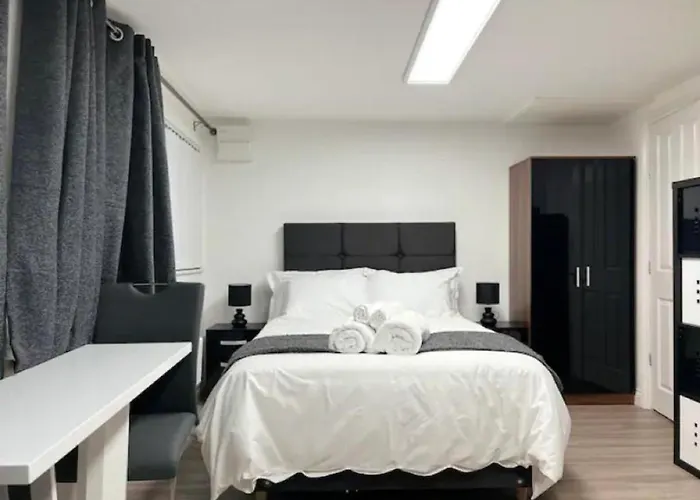 Studio Appt - Sleeps 2 - Free Parking - 5Min-Metro Manchester