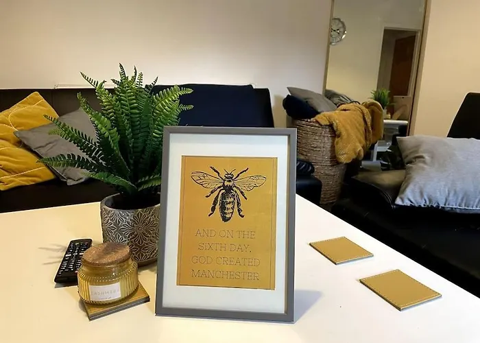 Whole House - Fast Wifi & Free Parking - Contractor Friendly By Irwell Stays Manchester