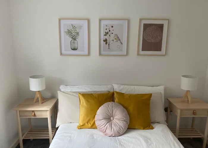 Marine Viewing 2 Bedrooms Flat Manchester