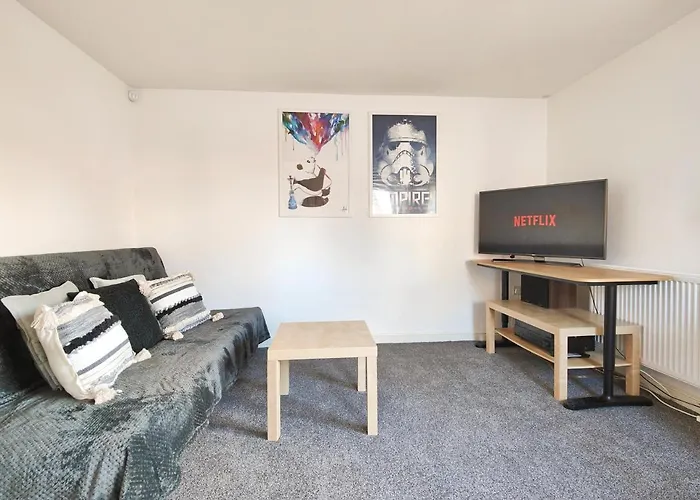 The Metcombe - Holiday Home With Free Parking - 10 Minutes Walk To Coop Live Arena & Etihad Stadium Manchester