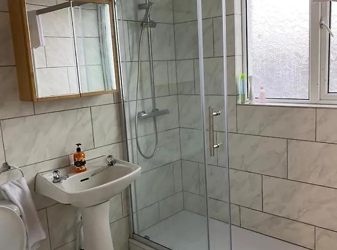 2 Bedroom Flat With Free Parking In Manchester