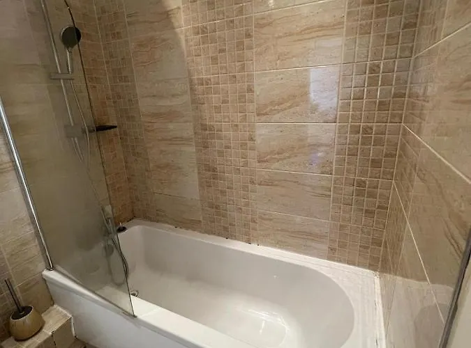 Two Bedroom Apartment With Kitchen Facility Manchester