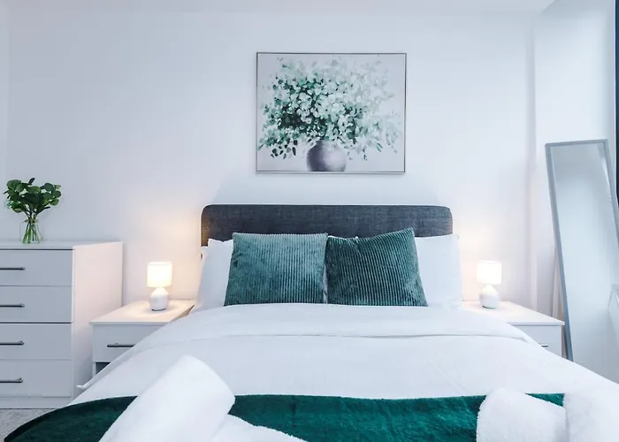 Manchester Stylish Haven: 2-Bed City Apartment