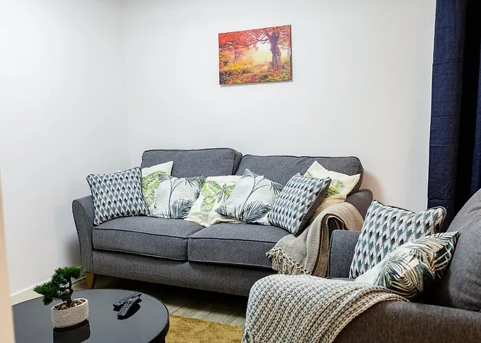 Beautifully Fab 3 Bedroom 4 Beds New Home 8 Guests Stretford Trafford Manchester