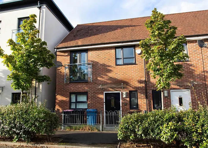 Cozy Townhouse In The Heart Of Greater Manchester