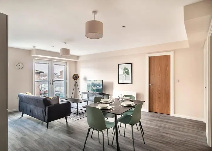 Modern & Stylish 2 Bed Apartment In Manchester