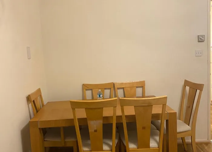 Lovely, Spacious 1-Bedroom Apartment With *Free Parking Manchester