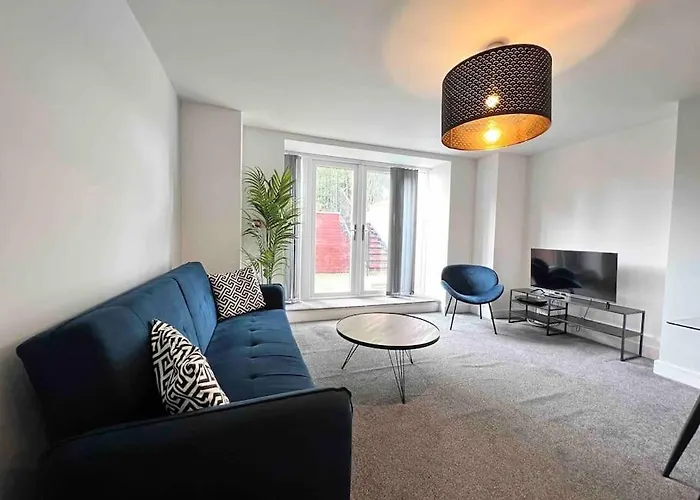Free Parking - Lovely 2-Br Flat Near Salford Royal Manchester