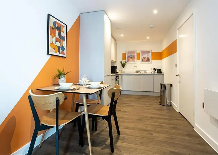 Lake View Apartment 5 Minutes To City Center Manchester