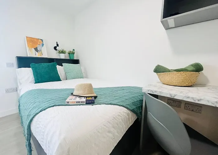 Stretford Sanctuary: Stylish Studio Apartment Manchester