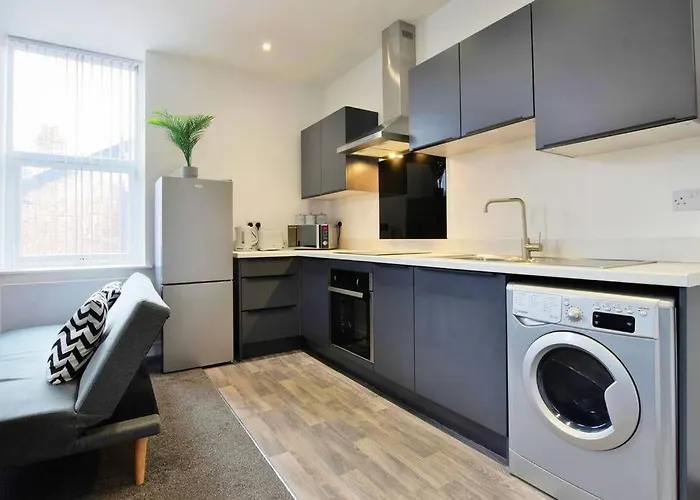 Free Parking - Charming 2-Br Flat Near Salford Royal Apartment Manchester