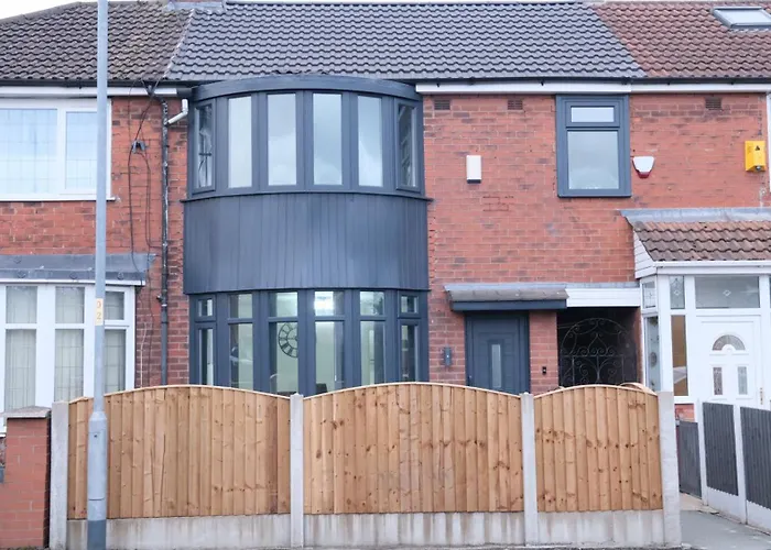 Etihcity - 3 Bedroom Semi - Free Parking Near Etihad Stadium, Tourist Attractions, Manchester City Centre, Transport And Motorway Links Next To Mcdonald'S - Sky N Netflix