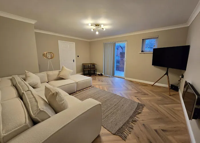 New 2 Bedroom Appartment In Manchester - Stretford - Old Trafford Close To Football-Cricket Ground & City Centre