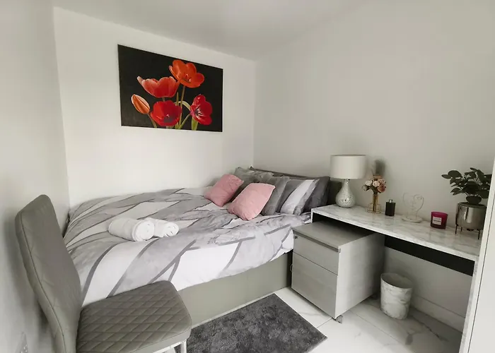 Shared House - 10 Mins From Piccadilly Station/Man Uni/O2 Apollo Apartment Manchester