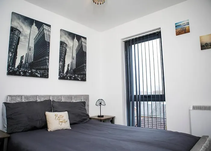 Stylish Two-Bedroom Salford Quays Apartment Manchester