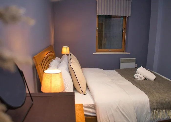 Spacious 2Bdr Apartment By Torr Property Group Short Lets & Serviced Accommodation With Free Underground Allocated Parking Manchester