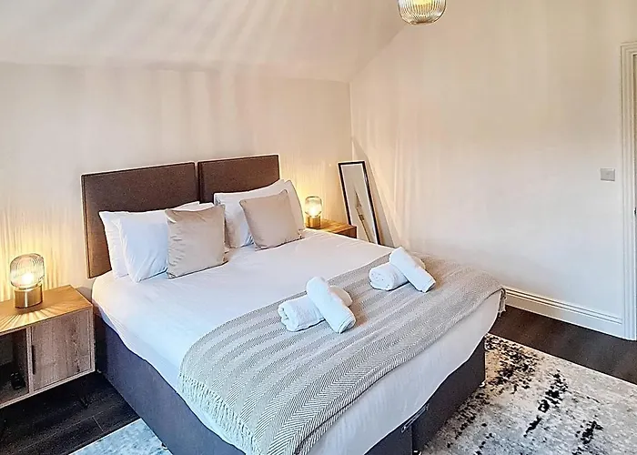 Stunning Luxury Spacious Holiday Home - 5 Bedrooms - Rest & Recharge In Manchester