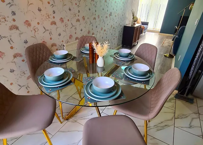 3 Bed House Etihad Villa Manchester
