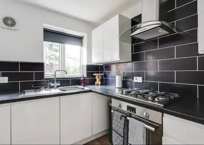New Build House Near Trafford Centre With Drive Villa Manchester