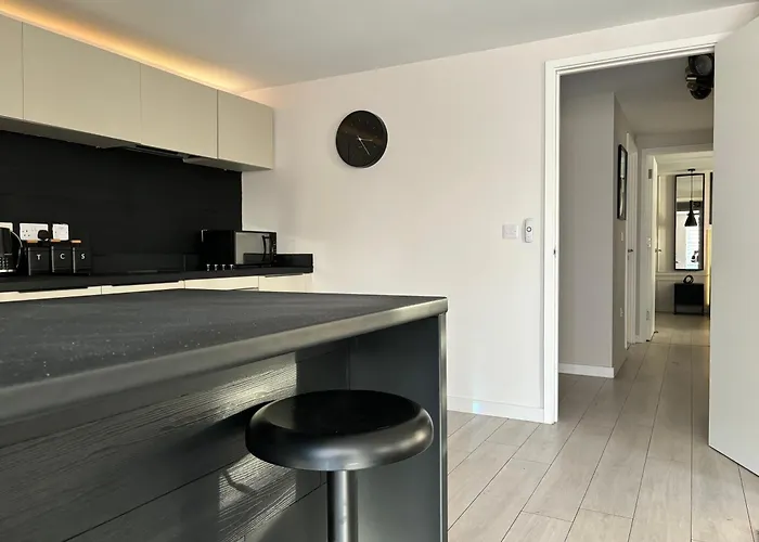 Riverside Wharf - Free Parking, Business, Couples & Families Manchester