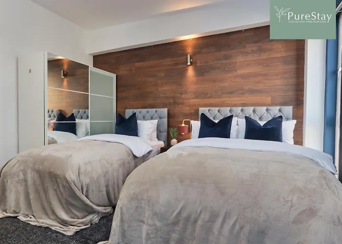 Fabulous Manchester House - 5 Beds Sleeps 8 - Free Parking - By Purestay