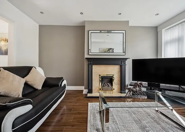 House In Heald Green Village Manchester
