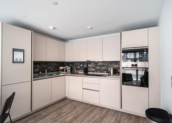 Spacious 2 Bed Apartment In Central Manchester