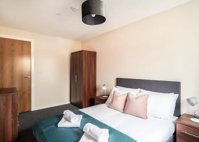 Modern & Bright 2 Bed Apartment In Manchester