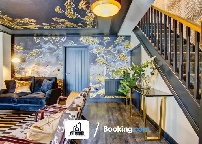3 Bedroom Home By Nyos Properties Short Lets & Serviced Accommodation Manchester With Garden