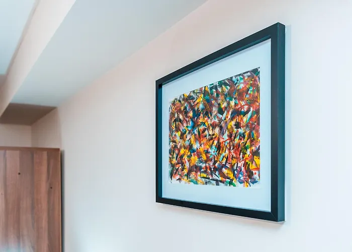 Entire 2 Bedroom And 2 Bathroom Apartment In Manchester City -Free Underground Parking