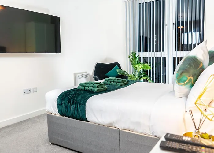 Modern City Centre Apartment With Smart Technology Manchester