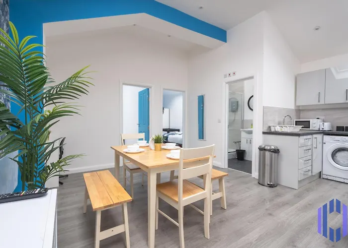 Santorini Blues By Cefas - Free Parking - Bungalow - Near Airport Manchester