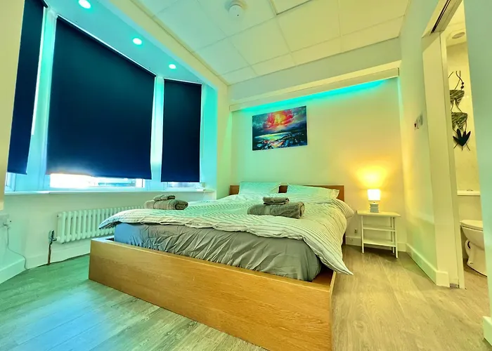 Lux Super King Private Bath Mediacity, Mufc, Salford Manchester