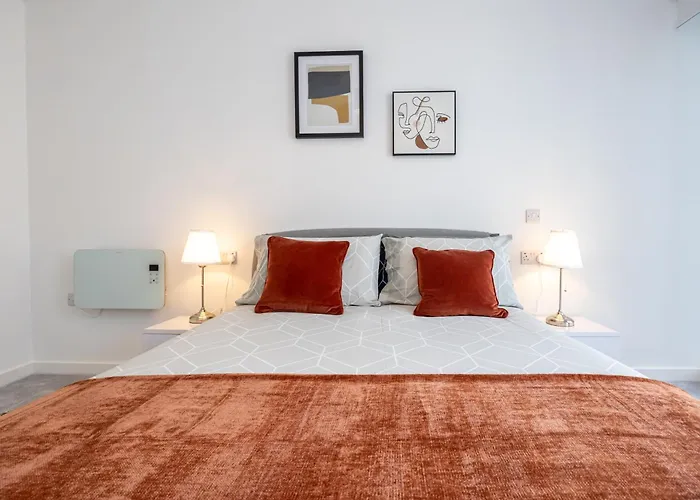Pet Friendly 2Br Near Station By Asquare Letting Apartment Manchester