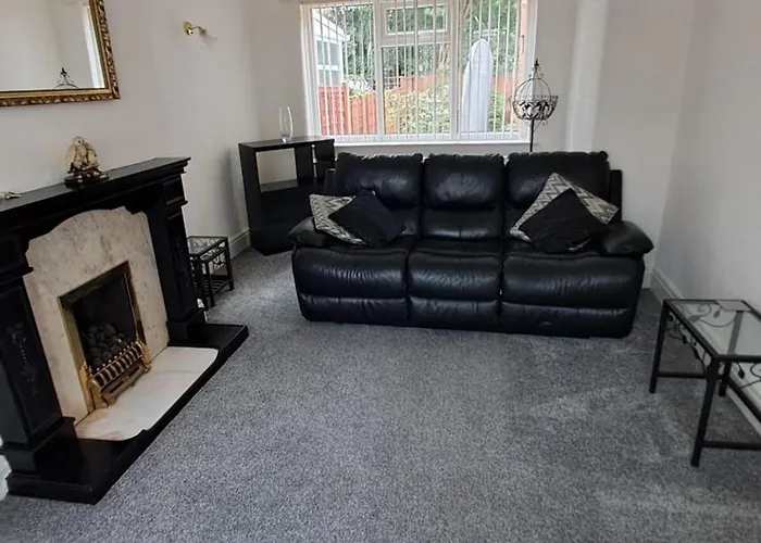 Dalton House - Three Bedroom Property Stretford Free Parking Near The Trafford Centre Manchester