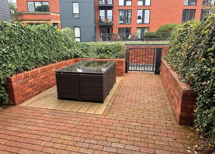 Luxury Modern Town House, Manchester City Centre, Free Secured Parking
