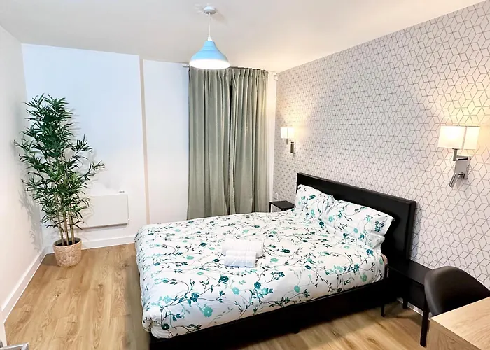 Private Garden Apartment With Geodome Manchester