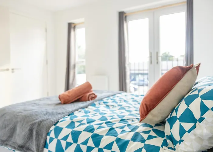 Stunning Modern 3 Bedroom Townhouse - Perfect Getaway Manchester