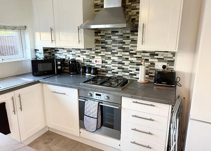 3 Bedroom House With Free Parking Manchester
