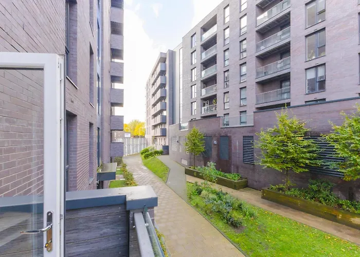 Warm 2 Bedroom Apartment 15 Min Walk To Etihad Stadium And City Center Manchester