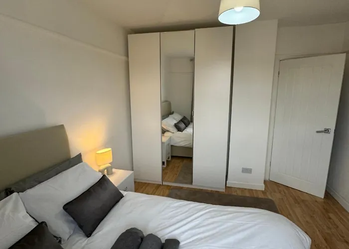 Elegant Estates Humble Abode Room 6 Manchester