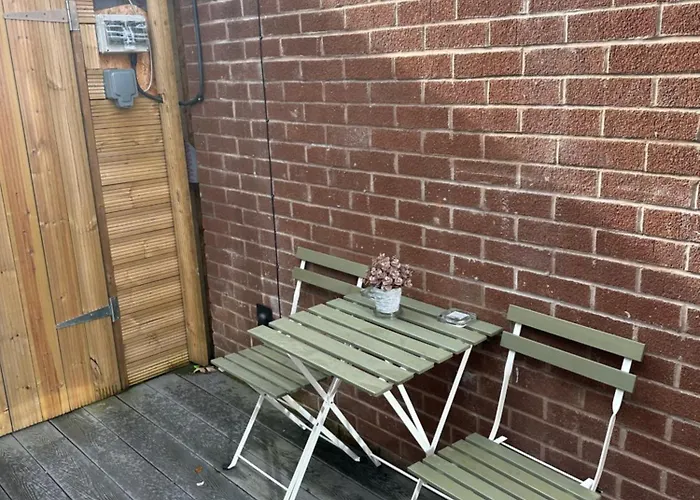 Hot Tub Hideaway Villa Manchester