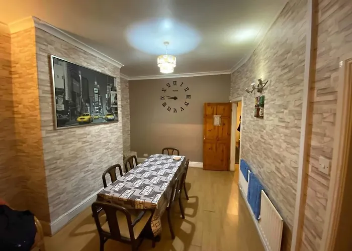 Go Big ! Entire Cozy House For Max 8 People Near City Center Manchester