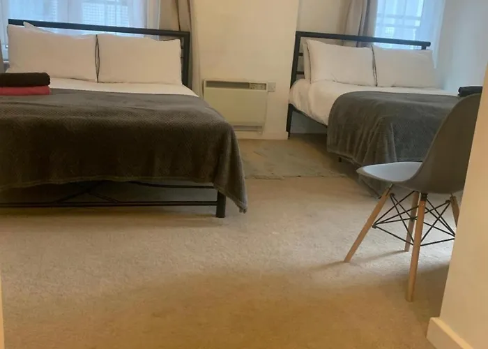 Spacious Central Penthouse Apartment With Parking Manchester