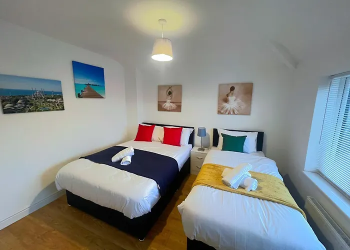 Betahouse -3Br -Pool Table -Free Parking -Spacious Manchester