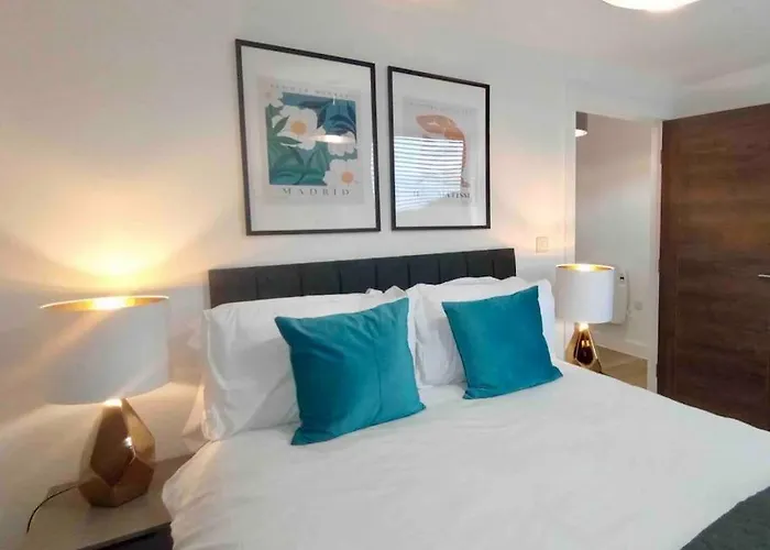 Luxury 2 Bed 2 Bath Flat Near Old Trafford Apartment Manchester