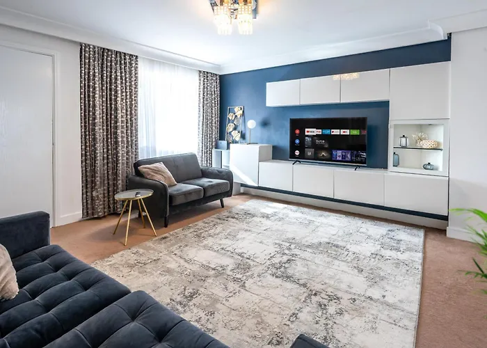 Modern Home Near Etihad, Coop Live Manchester