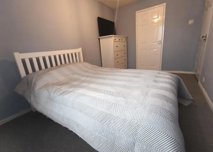 Spotless And Spacious Manchester Home